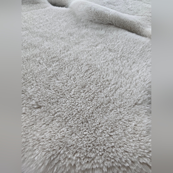 Two Faux Fur Rugs - Picture 6 of 11